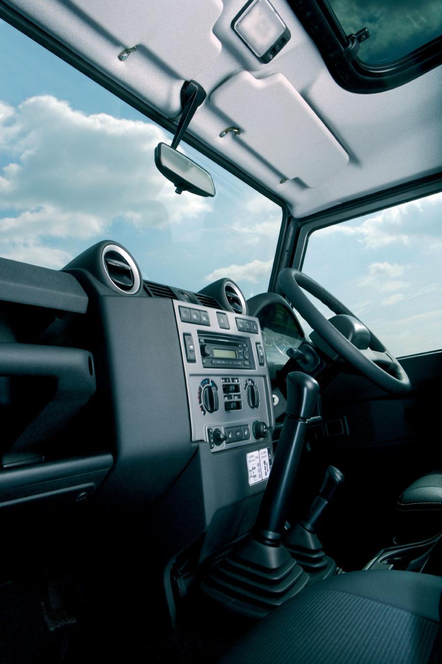  Land Rover Defender 2006 года  (фото 22 из 227)
